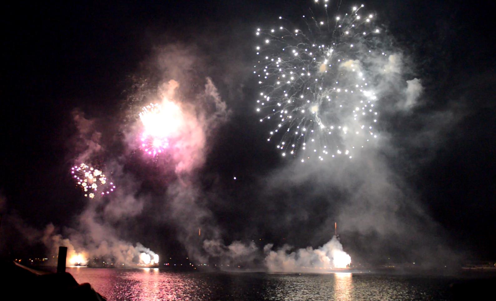 LuzernerFest 2014 Feuerwerk in der Luzerner Bucht