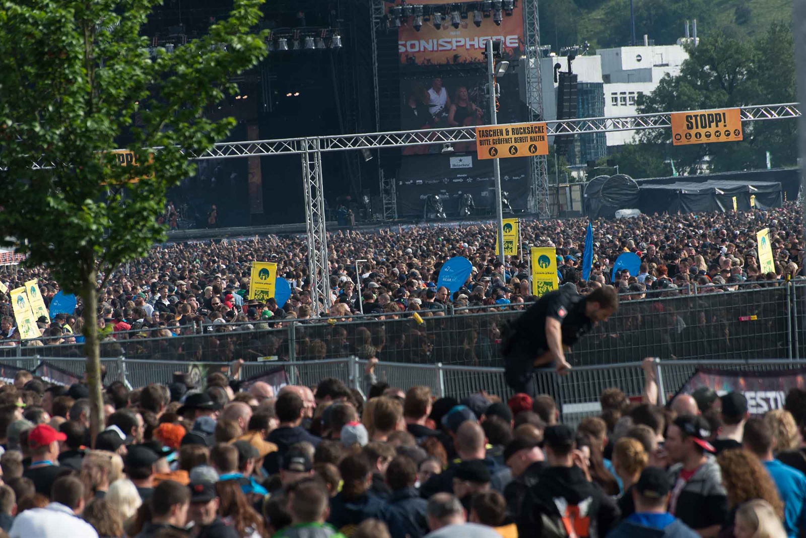 70'000 Besucher - 3 Biersorten - 1 Polizist